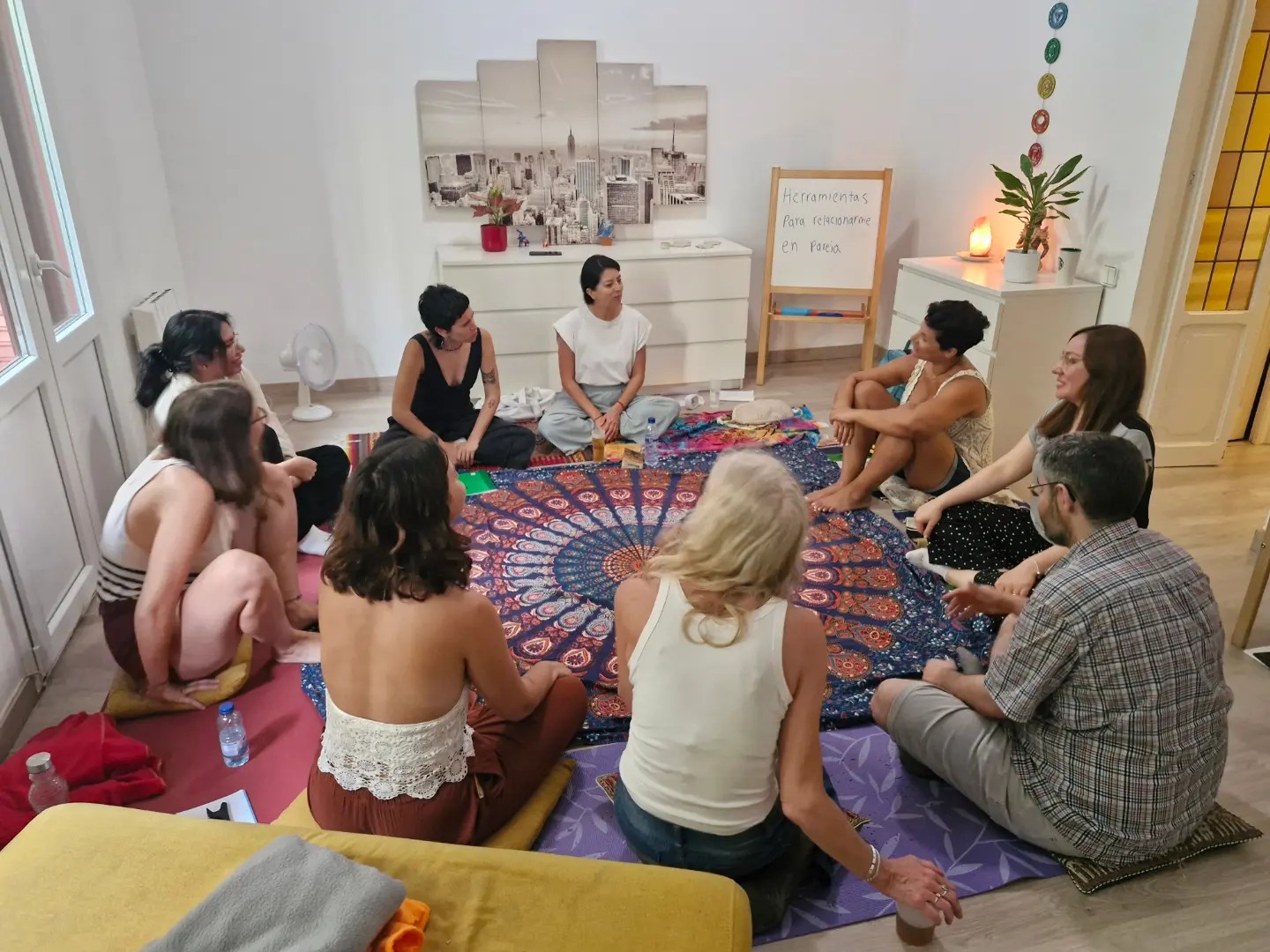 Psicoterapia Gestalt Barcelona personas en terapia 